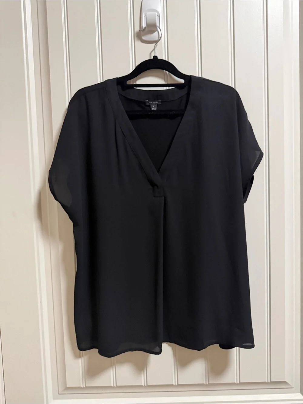 Ann Taylor Black V-Neck Short Sleeve Blouse
